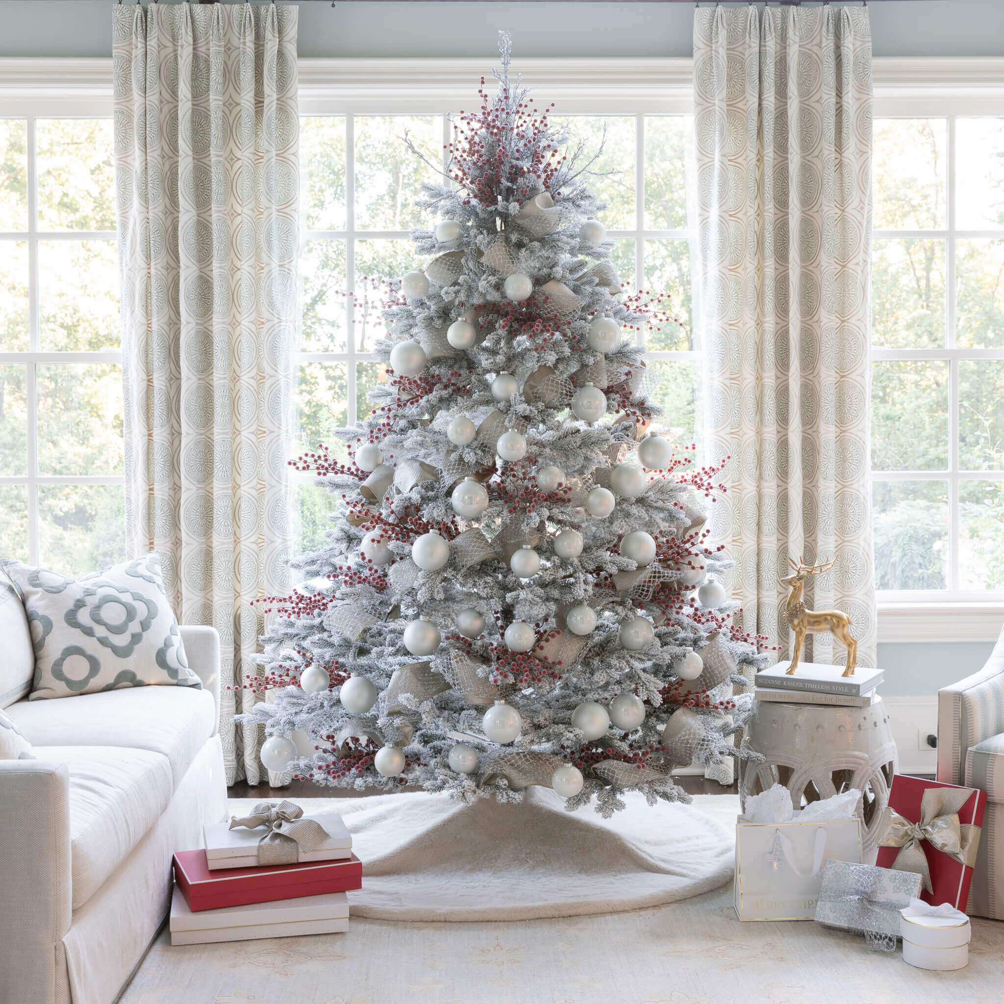 Conjunto de Bolas Natalinas Brancas em Vidro (24 Peças)