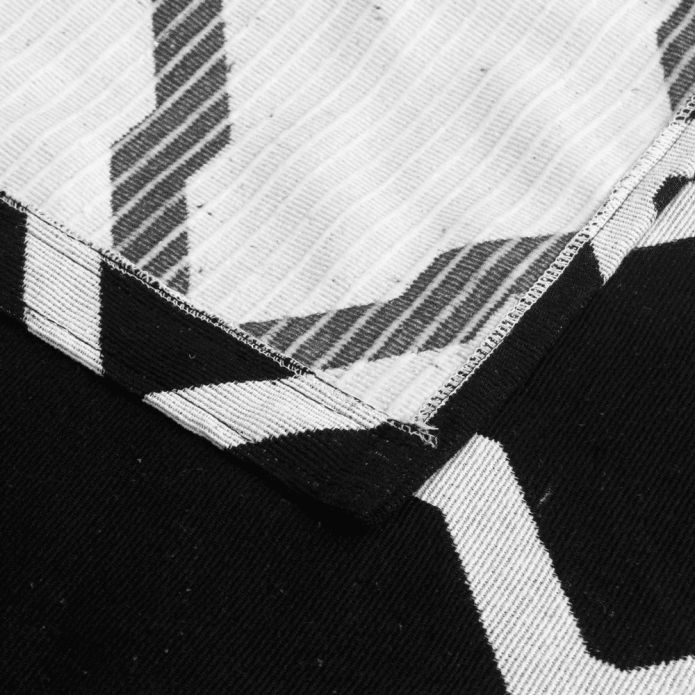 Tapete Euphoria AntiDerrapante - Preto/Branco